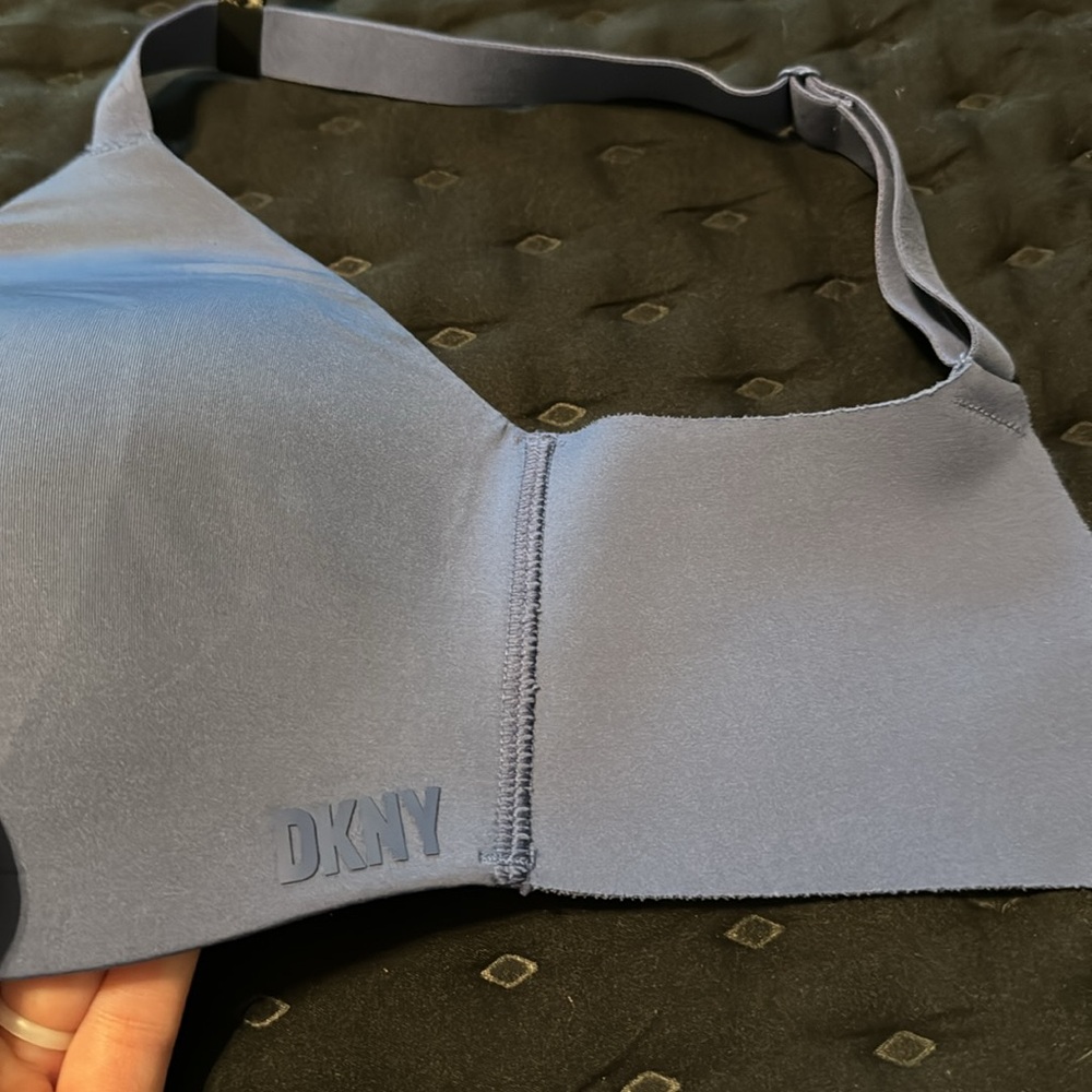DKNY 32D bra New condition wireless blue invisible - Picture 9 of 9